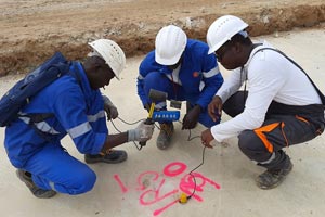 Three apave workers measuring