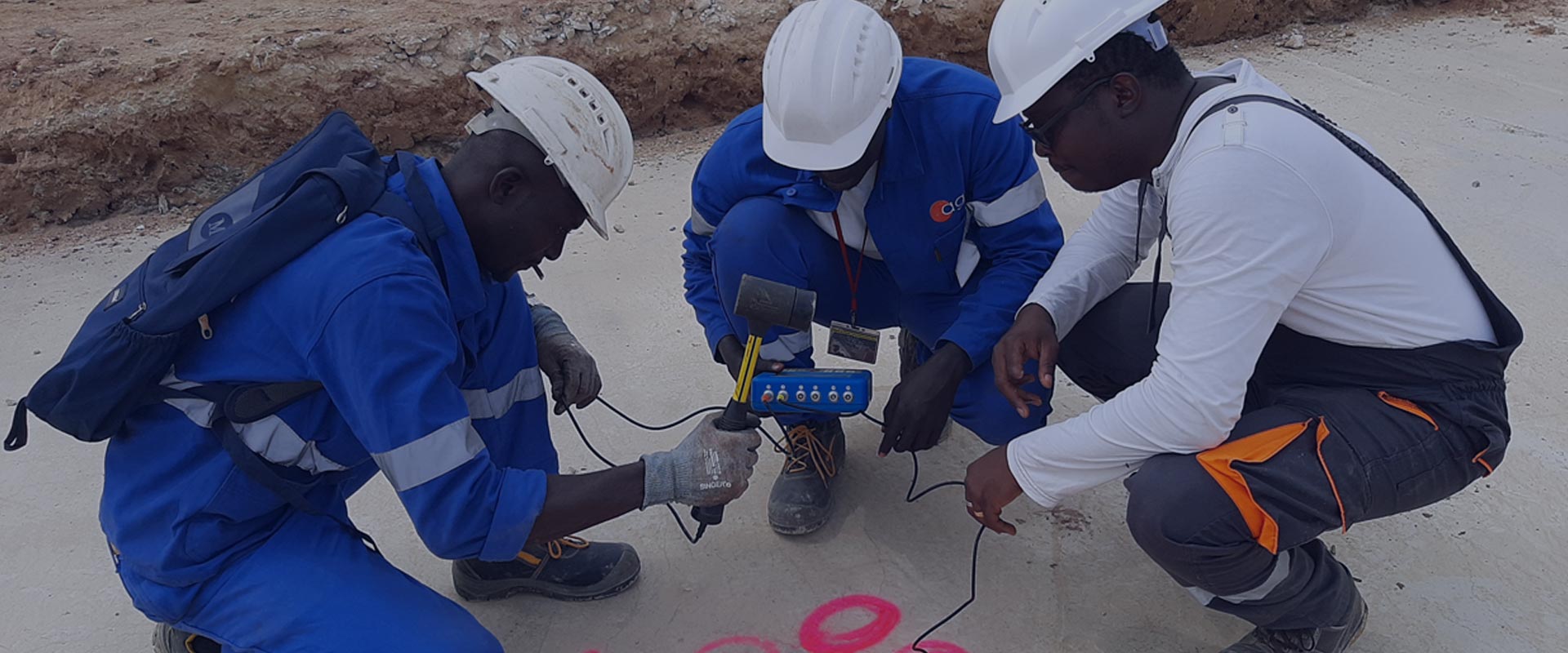 Three apave worker measuring
