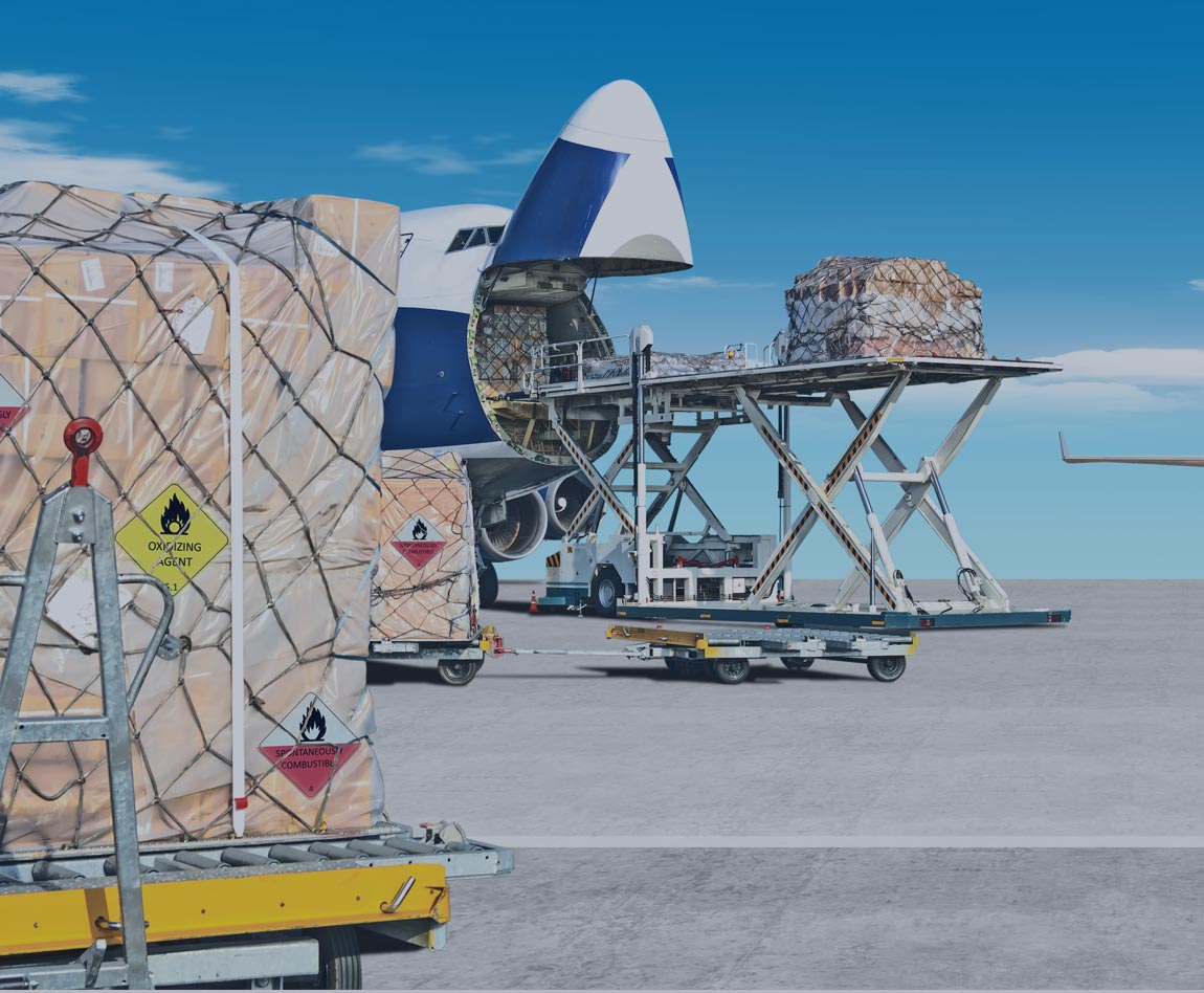 marchandises dangereuses en train d'être chargées dans des avions