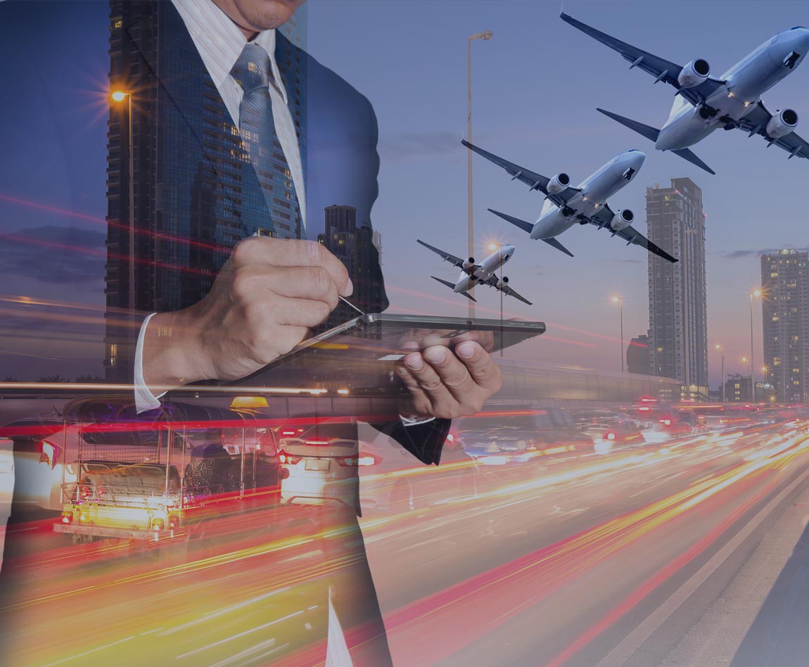 homme en train de planifier ses tâches avec des avions dans le fond