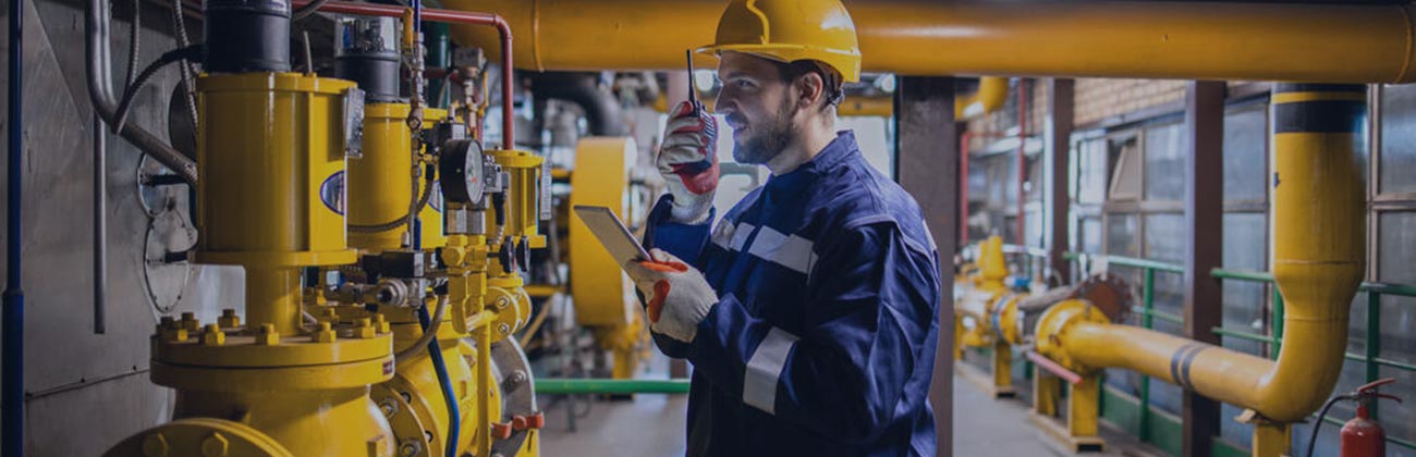 Photo Heating plant gas pipe installation. Industrial or power plant worker checking gas consumption.