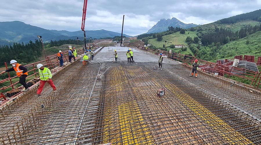 construction's workers on a viaduct