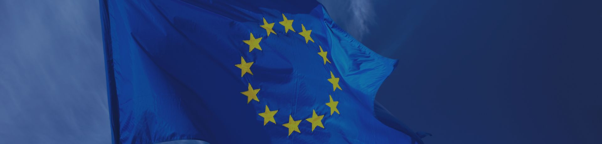 Le drapeau européen : des étoiles jaunes sur fond bleu