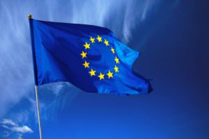 Le drapeau européen : des étoiles jaunes sur fond bleu