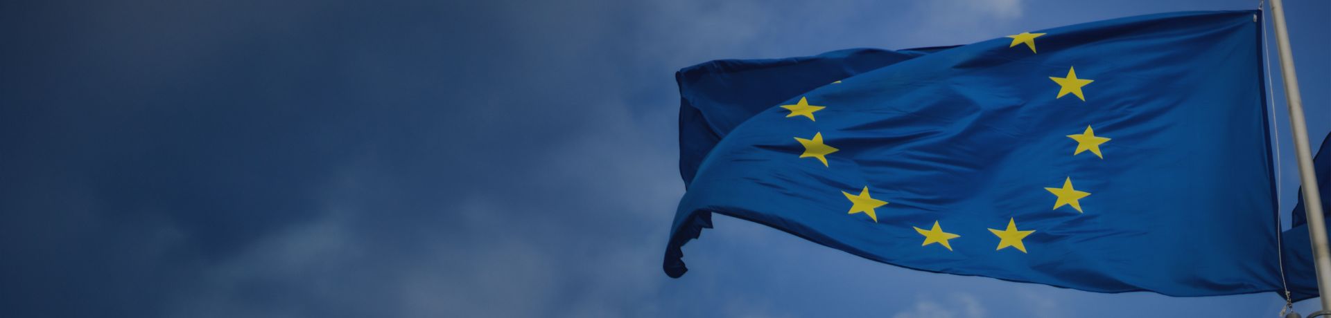 Drapeau européen, enjeux CSRD: Souligne l'impact de la CSRD