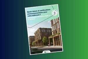 Page de couverture d'une publication intitulée "Quels labels et certifications environnementales pour votre bâtiment ?", illustrée par un rendu 3D d'un bâtiment moderne avec de la verdure.