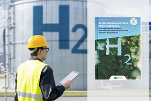 Ingénieur sur fond d'usine d'hydrogène