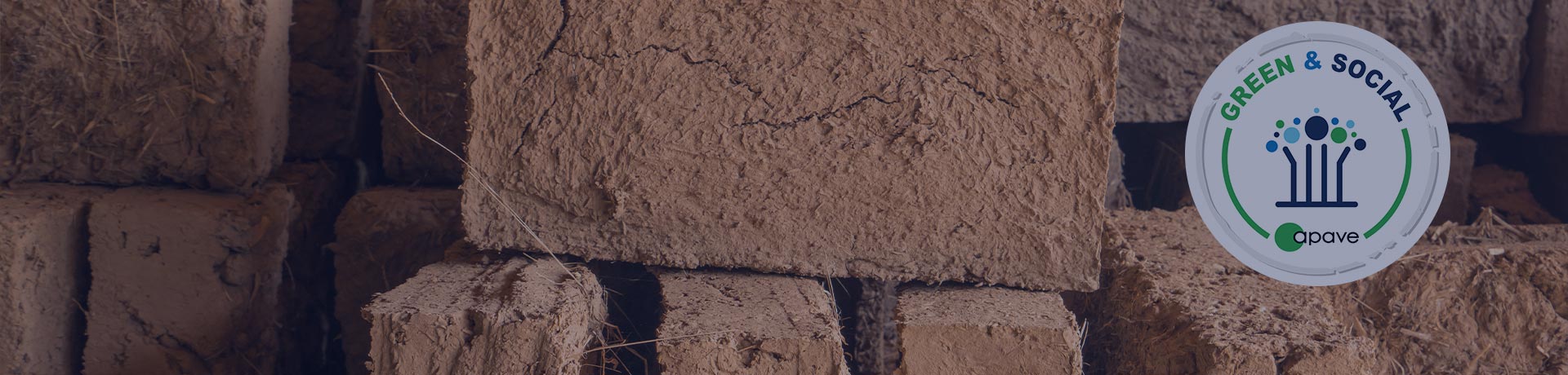 briques de terre ou briques d'argile pour la construction d'une maison