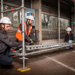 Des collaborateurs apave en train de réaliser une formation Echafaudage