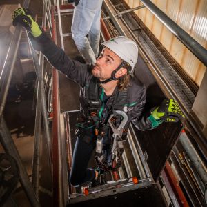 Des collaborateurs apave en train de réaliser une formation Echafaudage