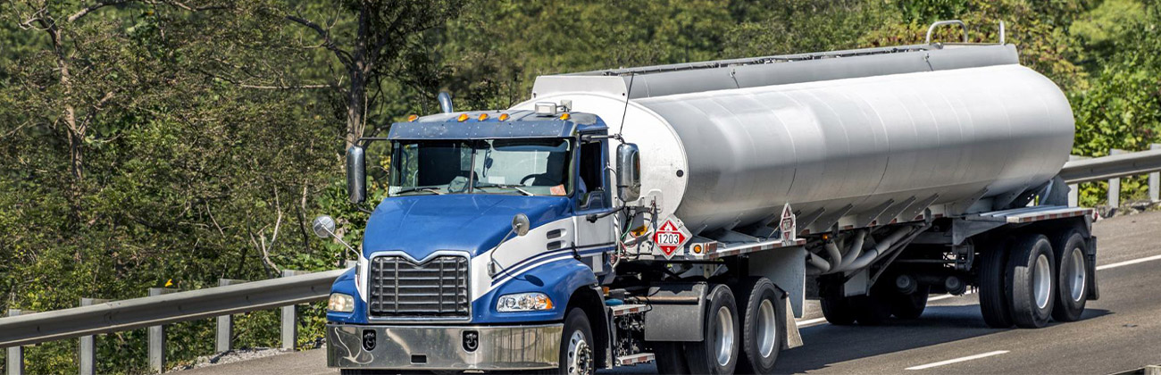 Un camion transportant des marchandises dangereuses