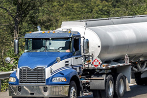 Un camion transportant des marchandises dangereuses