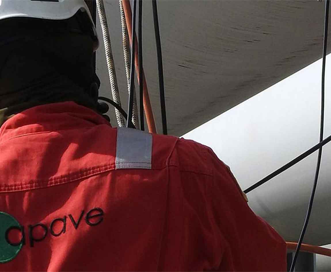 Un salarié Apave réalise une mission CND