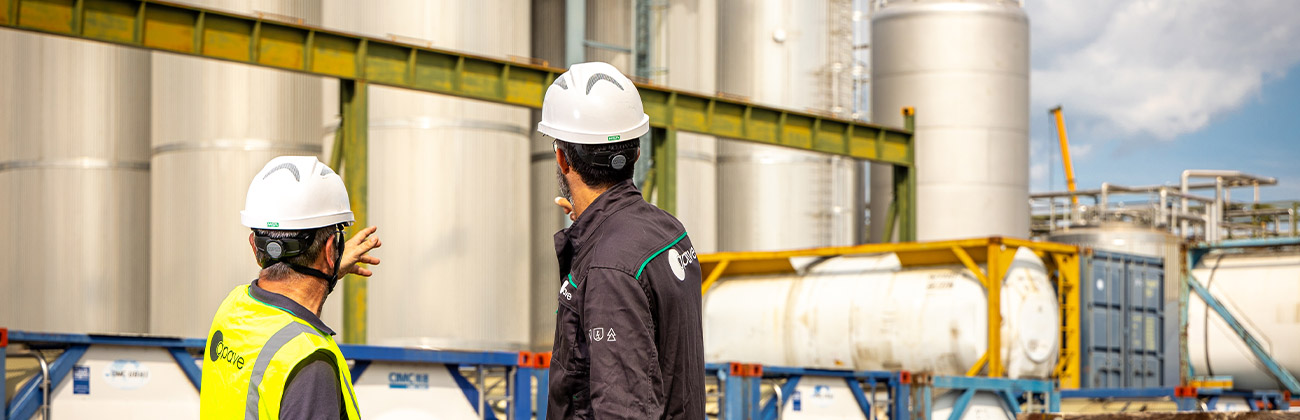 Deux collaborateurs Apave en mission Industrie