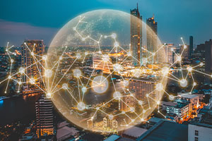 Le concept de ville de réseau sans fil, avec une ligne se connectant ensemble, modernise une ère de l'internet des objets connectant tout dans l'arrière-plan de la ville de la métropole urbanisée.