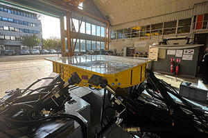 Triaxiale table