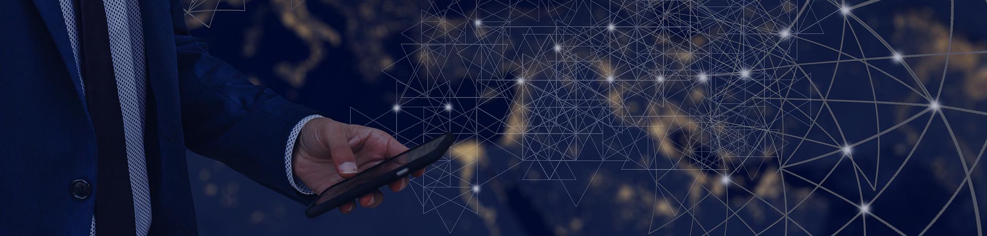 tay với một chiếc điện thoại thông minh trước thế giới