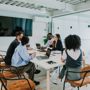 Des collègues en réunion