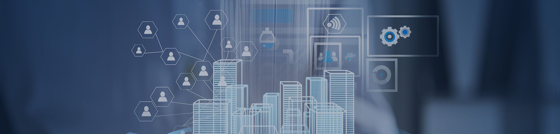 main de femme tapant sur un clavier avec une modélisation de batiments en virtuel