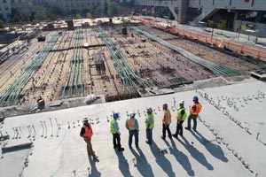 Ouvriers sur un site de construction